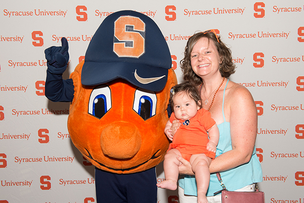Amy Lim '03 and her daughter take a picture with Otto